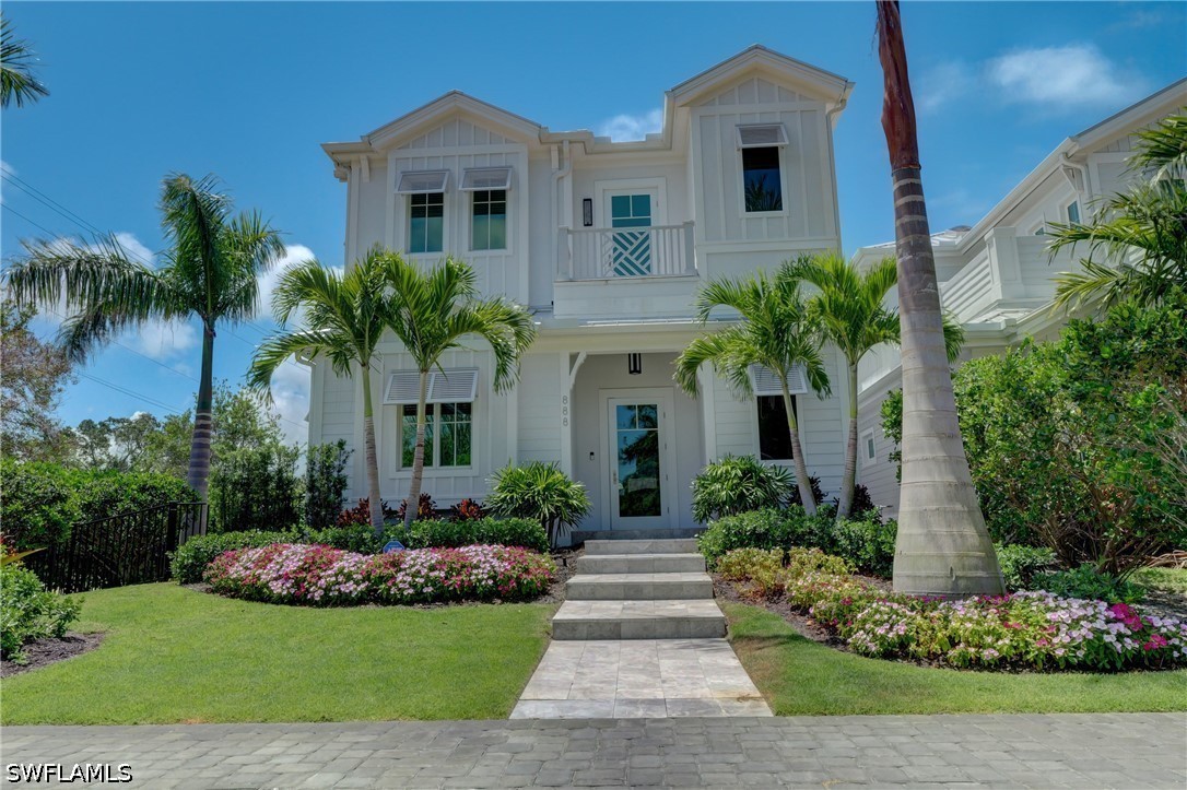 5 Bed Pool Home for Sale in Olde Naples, photo 2