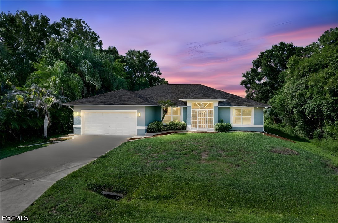 3 Bed Pool Home for Sale in Lehigh Acres, photo 2
