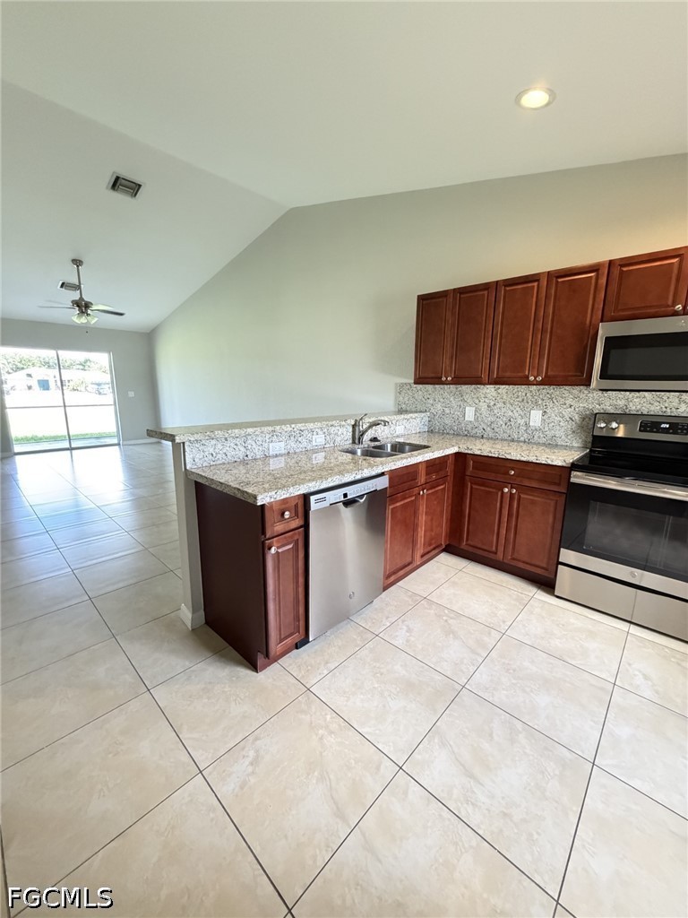 2 Bed Duplex for Sale in Cape Coral, photo 2