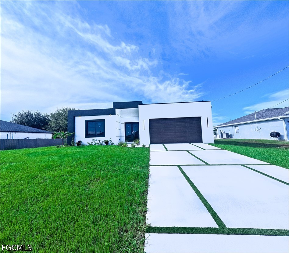 4 Bed SingleFamilyResidence for Sale in Cape Coral, photo 2