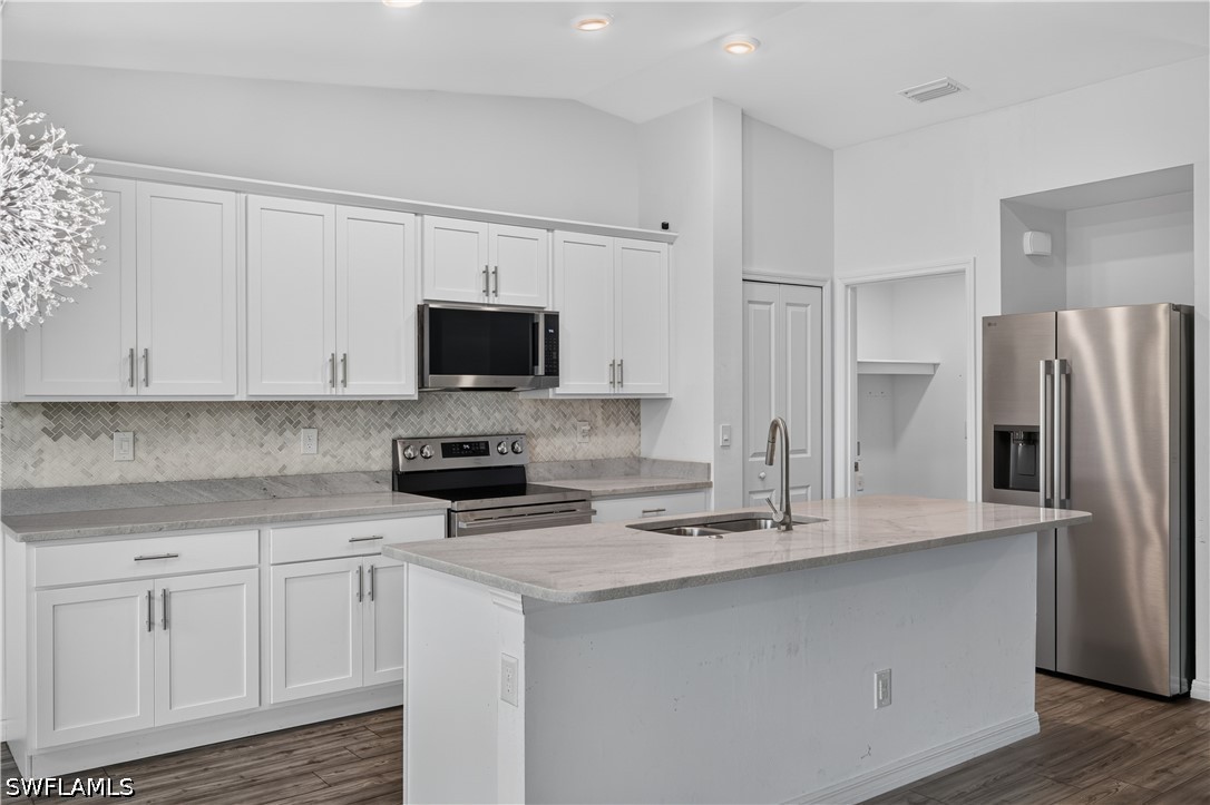 4 Bed SingleFamilyResidence for Sale in Cape Coral, photo 2