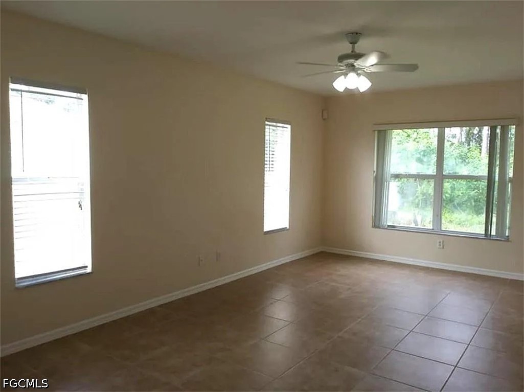 3 Bed SingleFamilyResidence for Sale in Lehigh Acres, photo 2