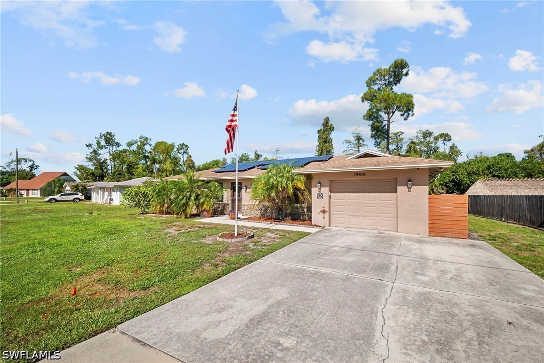 3 Bed Pool Home for Sale in San Carlos Park, photo 2