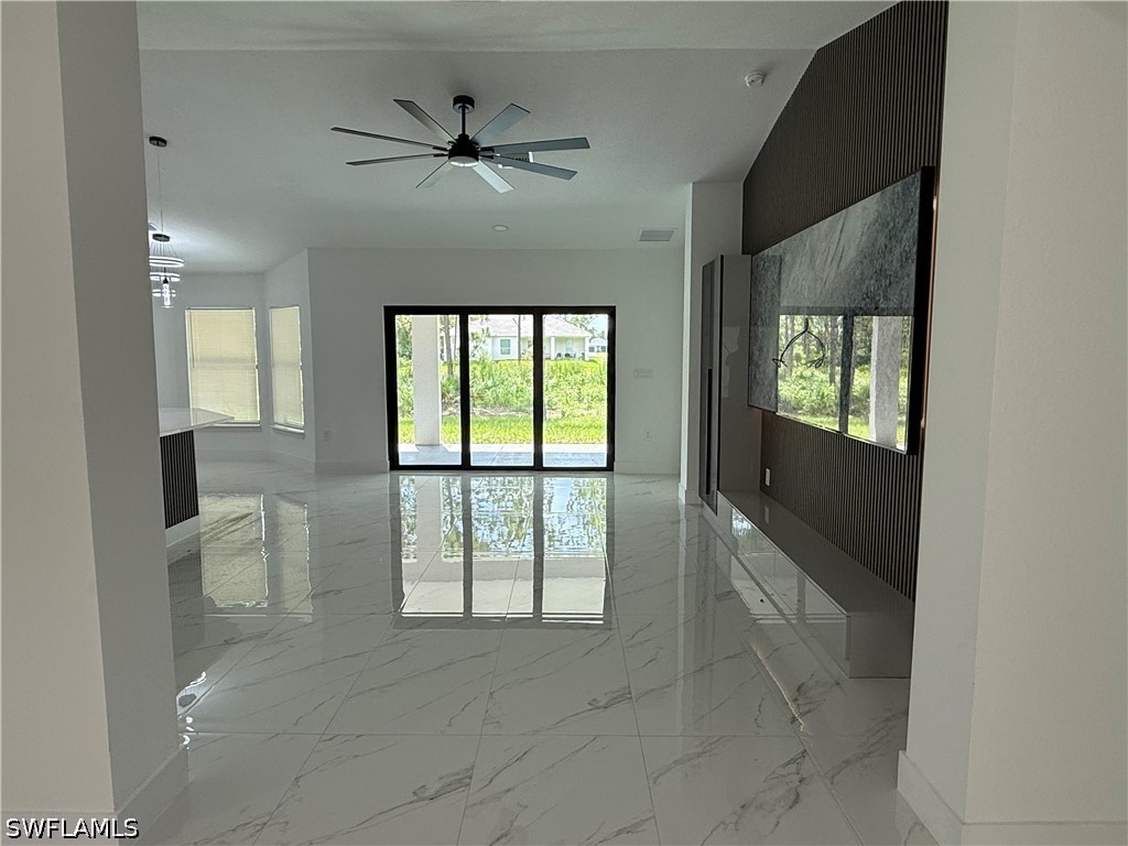 4 Bed SingleFamilyResidence for Sale in Lehigh Acres, photo 2