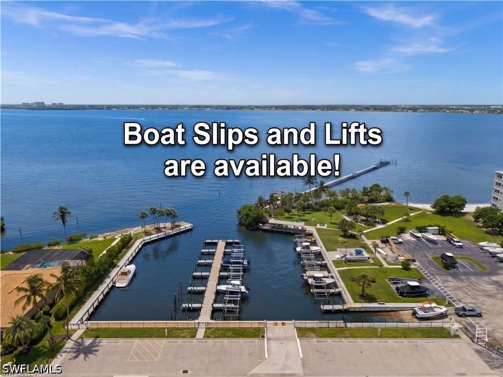 3 Bed Waterfront Home for Sale in Fort Myers, photo 2