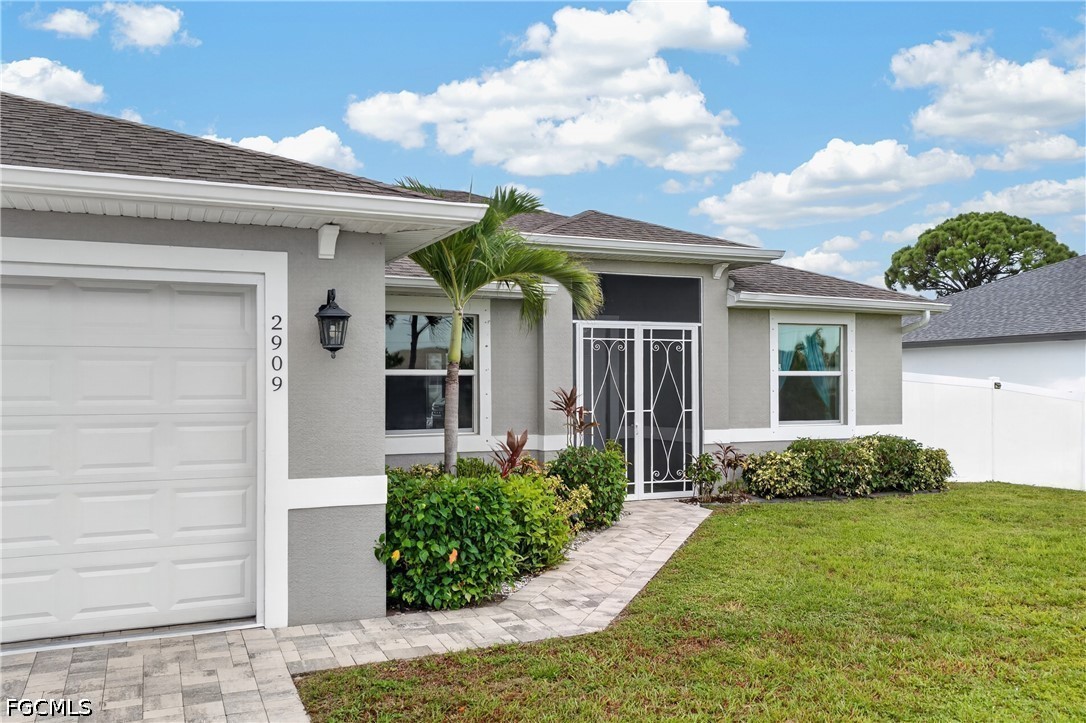 3 Bed Pool Home for Sale in Cape Coral, photo 2