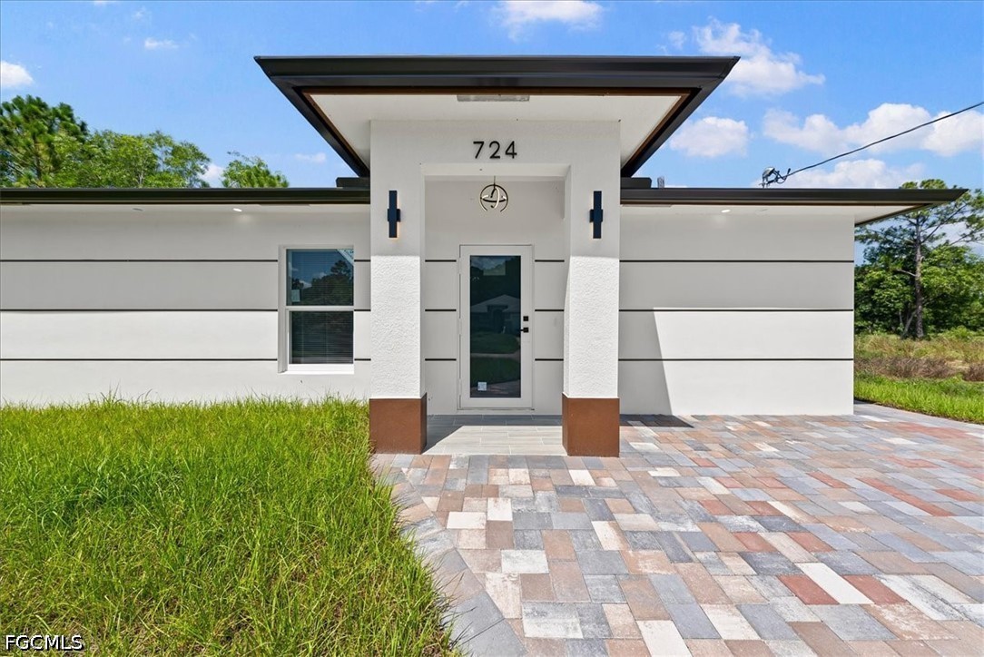3 Bed SingleFamilyResidence for Sale in Lehigh Acres, photo 2