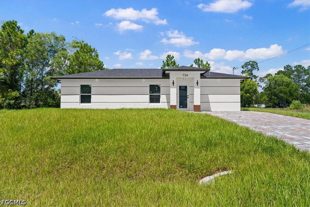 3 Bed SingleFamilyResidence for Sale in Lehigh Acres, photo 2