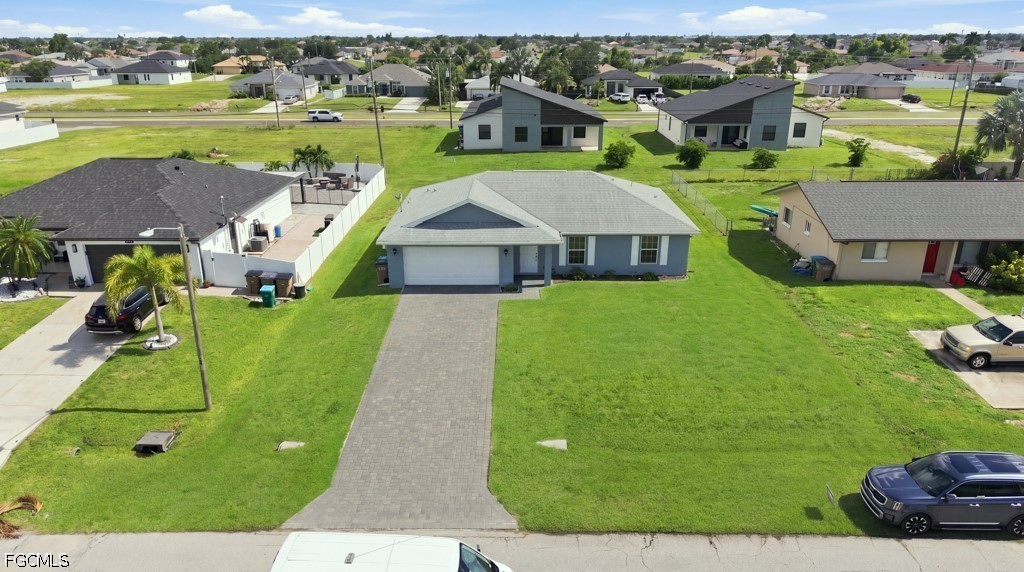 3 Bed SingleFamilyResidence for Sale in Cape Coral, photo 2