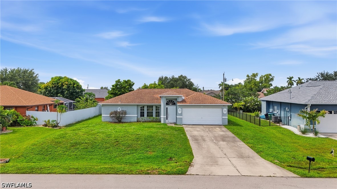 3 Bed SingleFamilyResidence for Sale in Cape Coral, photo 2