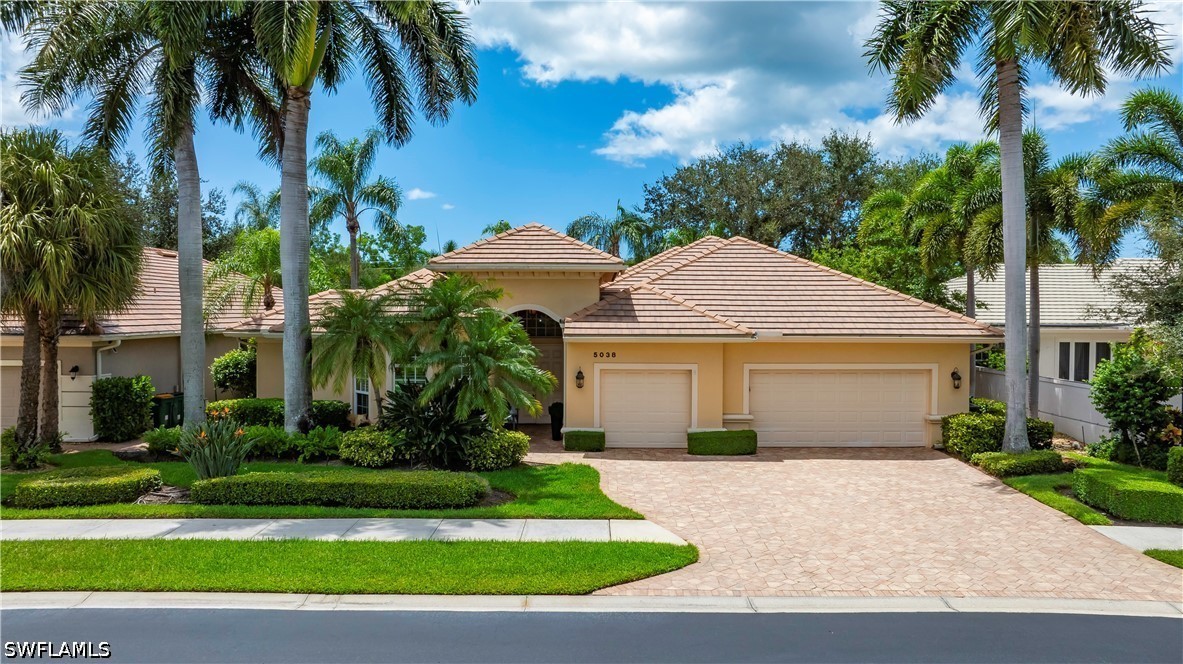 4 Bed Pool Home for Sale in Banyan Woods, photo 2
