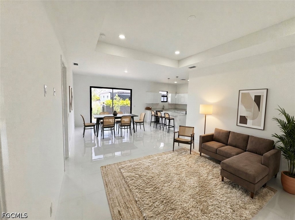 4 Bed SingleFamilyResidence for Sale in Cape Coral, photo 2