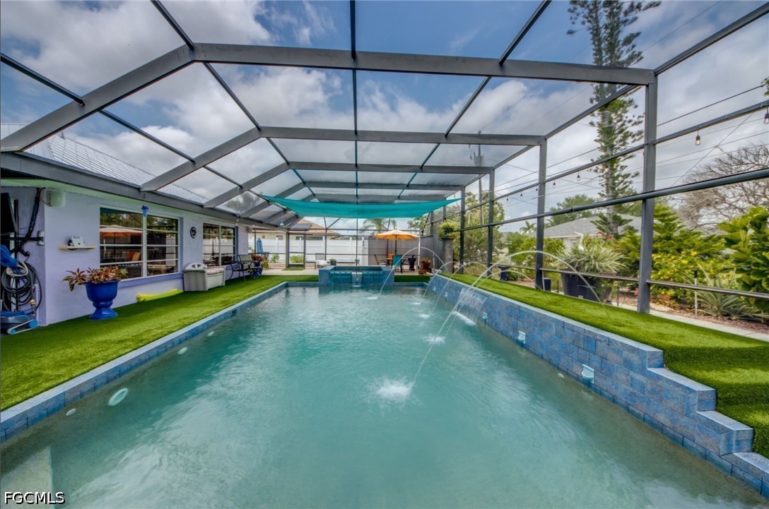 3 Bed Pool Home for Sale in Cape Coral, photo 2