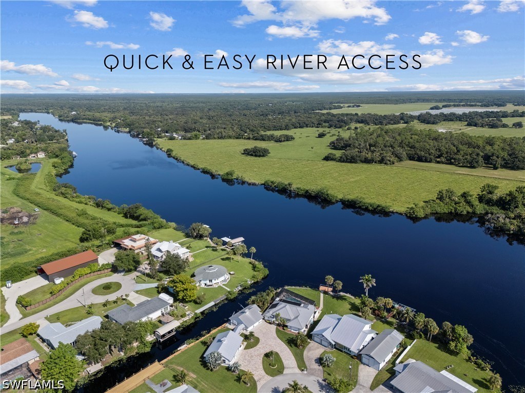 Waterfront Home for Sale in River Oaks, photo 2
