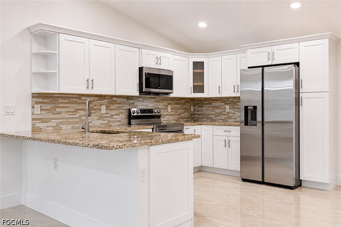 3 Bed SingleFamilyResidence for Sale in Lehigh Acres, photo 2