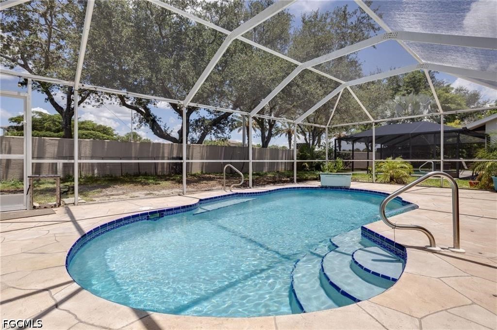 3 Bed Pool Home for Sale in Fort Myers, photo 2
