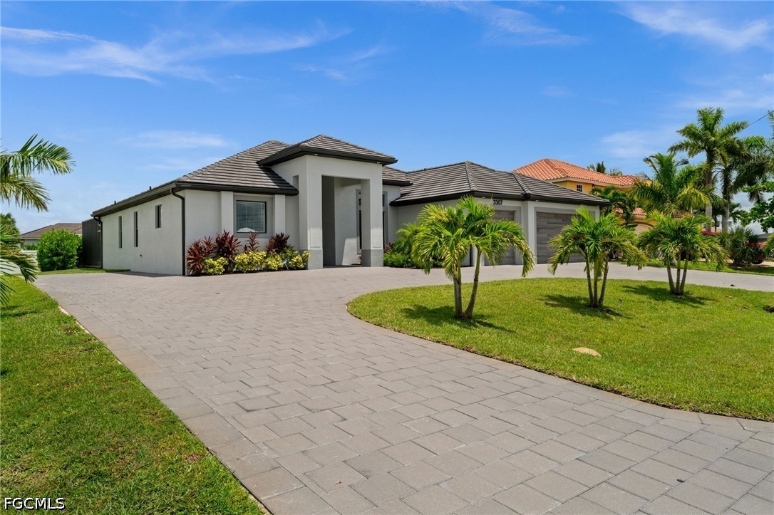 3 Bed Pool Home for Sale in Cape Coral, photo 2