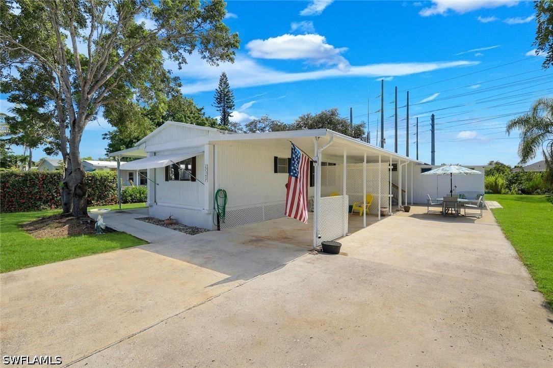 2 Bed ManufacturedHome for Sale in Bonita Springs, photo 2
