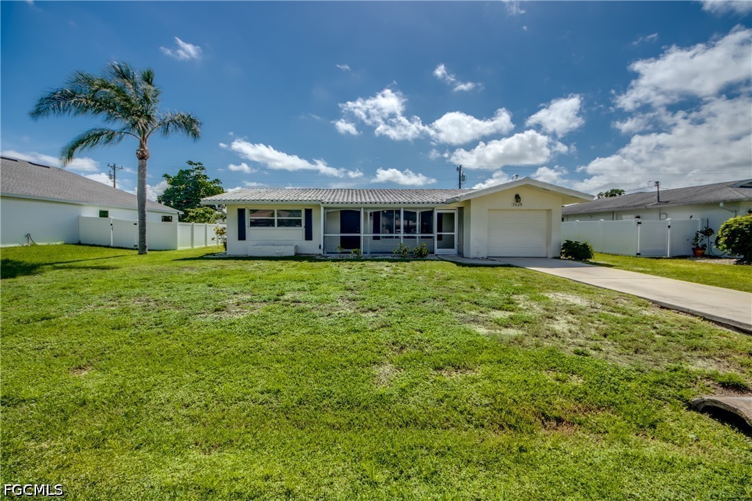 2 Bed SingleFamilyResidence for Sale in Cape Coral, photo 2