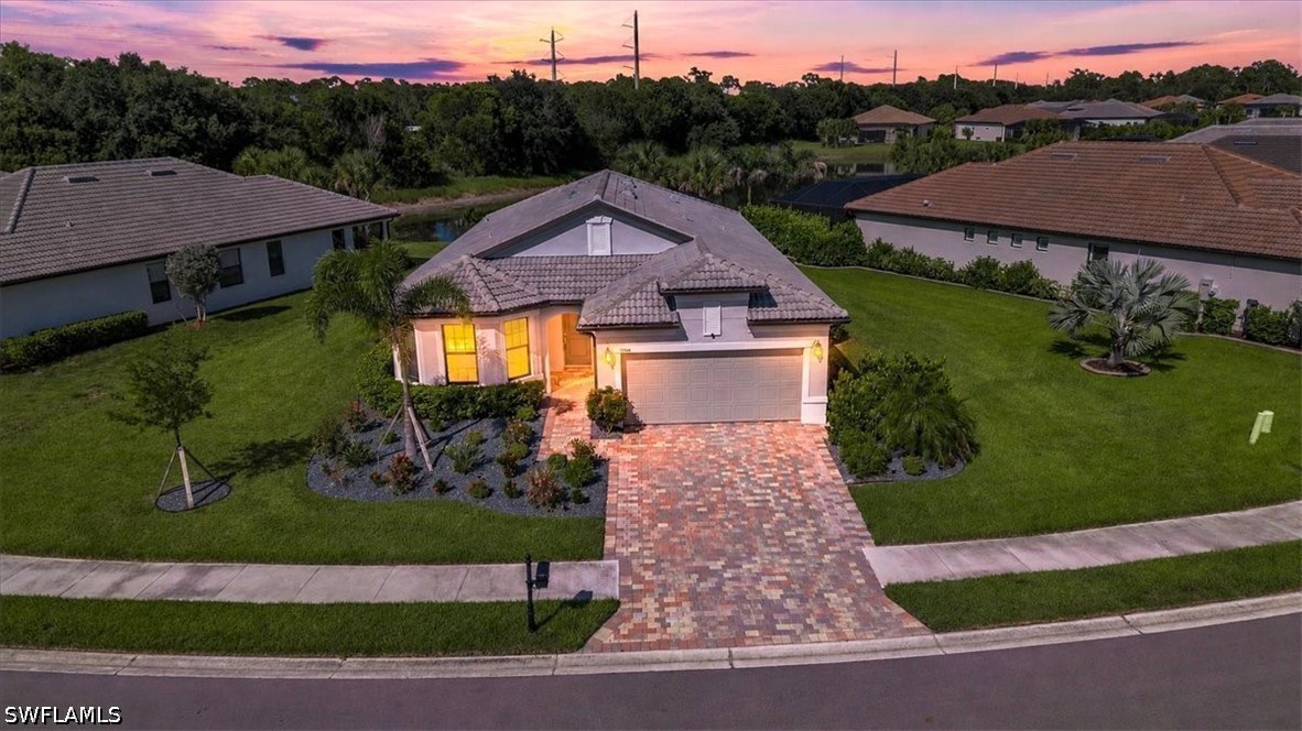 3 Bed Pool Home for Sale in Country Club, photo 2