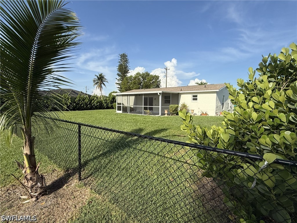 3 Bed Waterfront Home for Sale in Cape Coral, photo 2