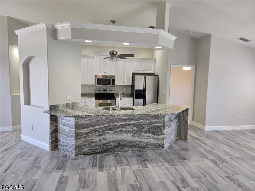 3 Bed Pool Home for Sale in Cape Coral, photo 2