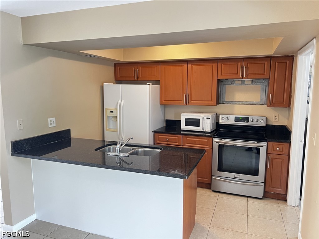 2 Bed Duplex for Sale in Cape Coral, photo 2