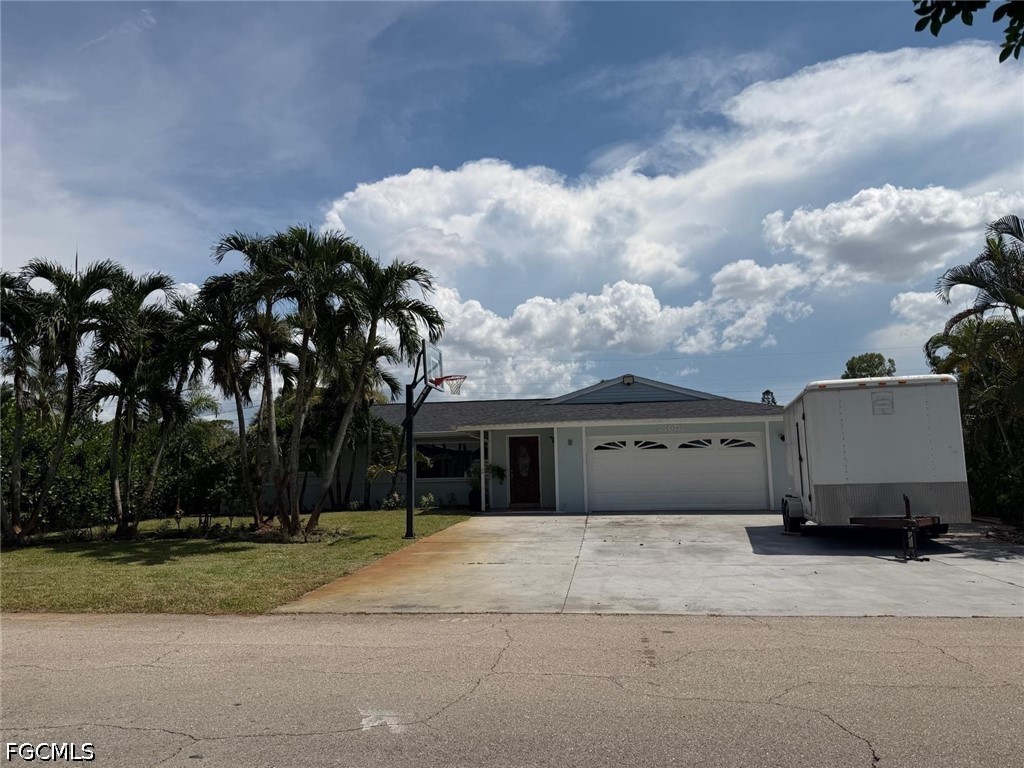 3 Bed SingleFamilyResidence for Sale in Fort Myers, photo 2