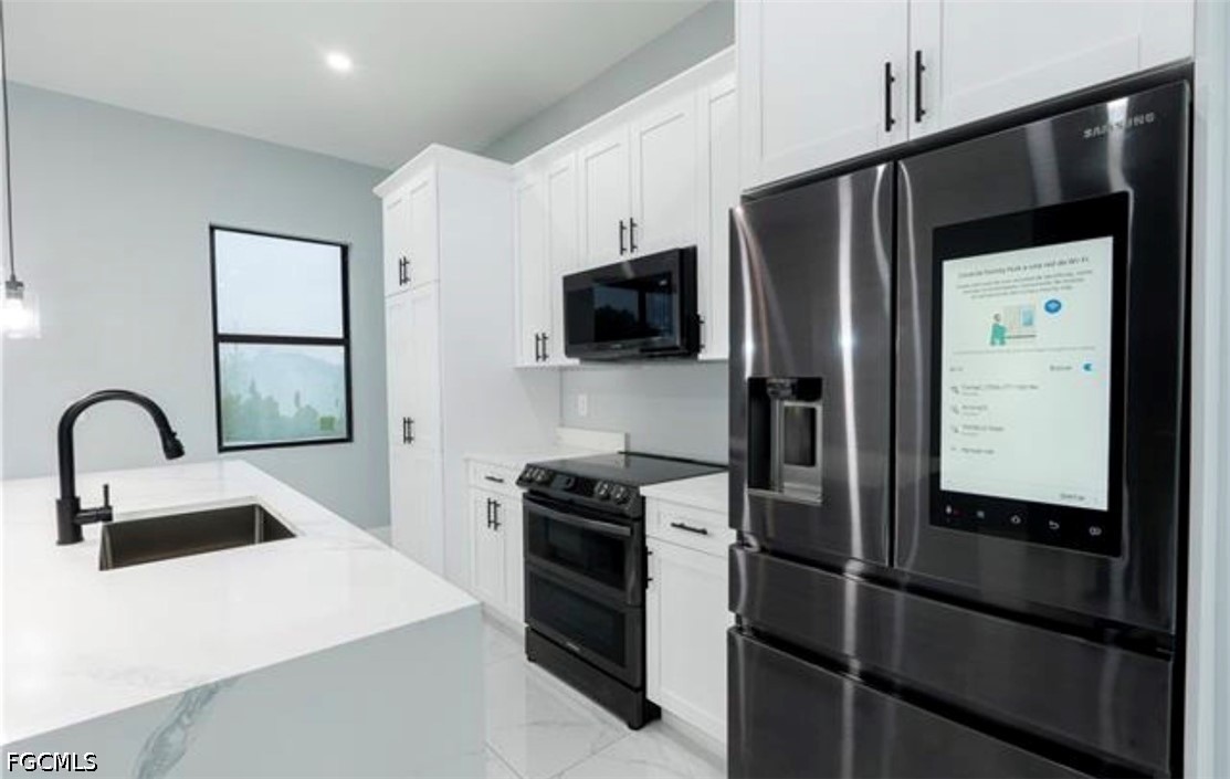 3 Bed SingleFamilyResidence for Sale in Lehigh Acres, photo 2
