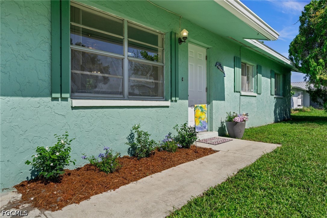 3 Bed SingleFamilyResidence for Sale in Fort Myers, photo 2