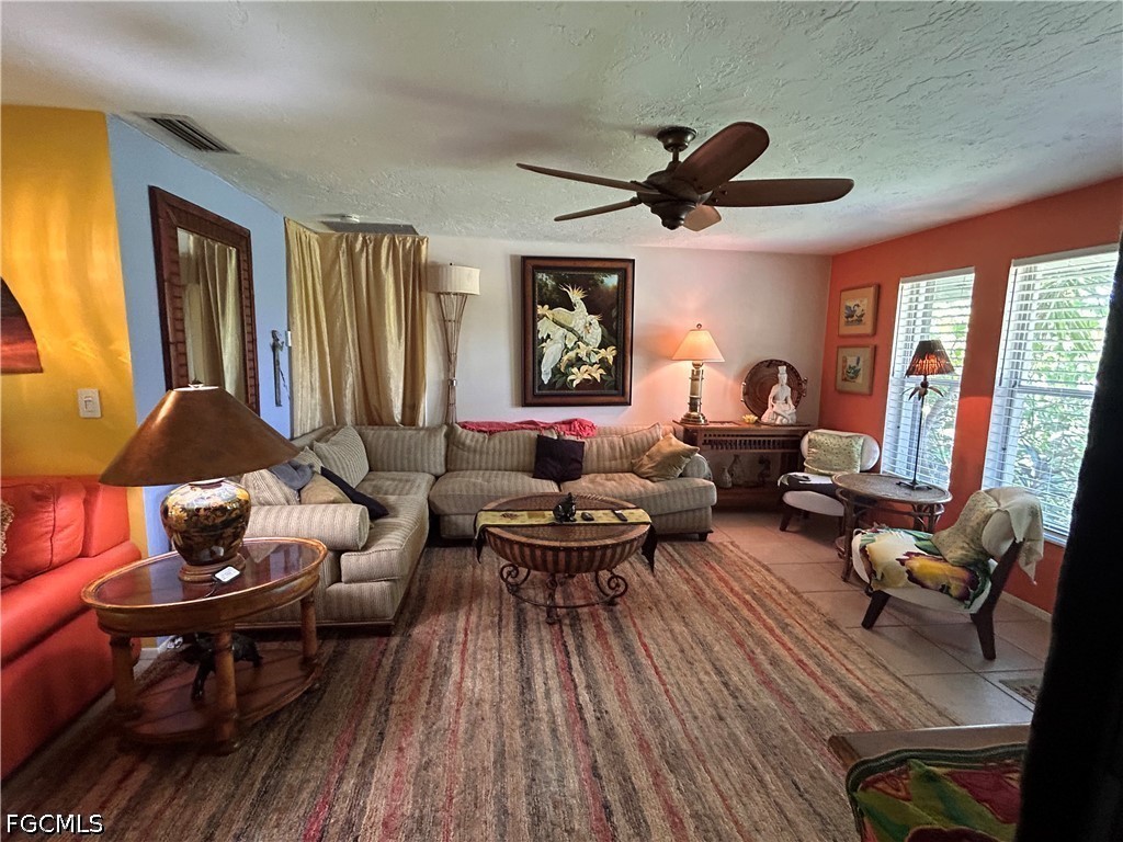 1 Bed Attached for Sale in Bonita Farms, photo 2