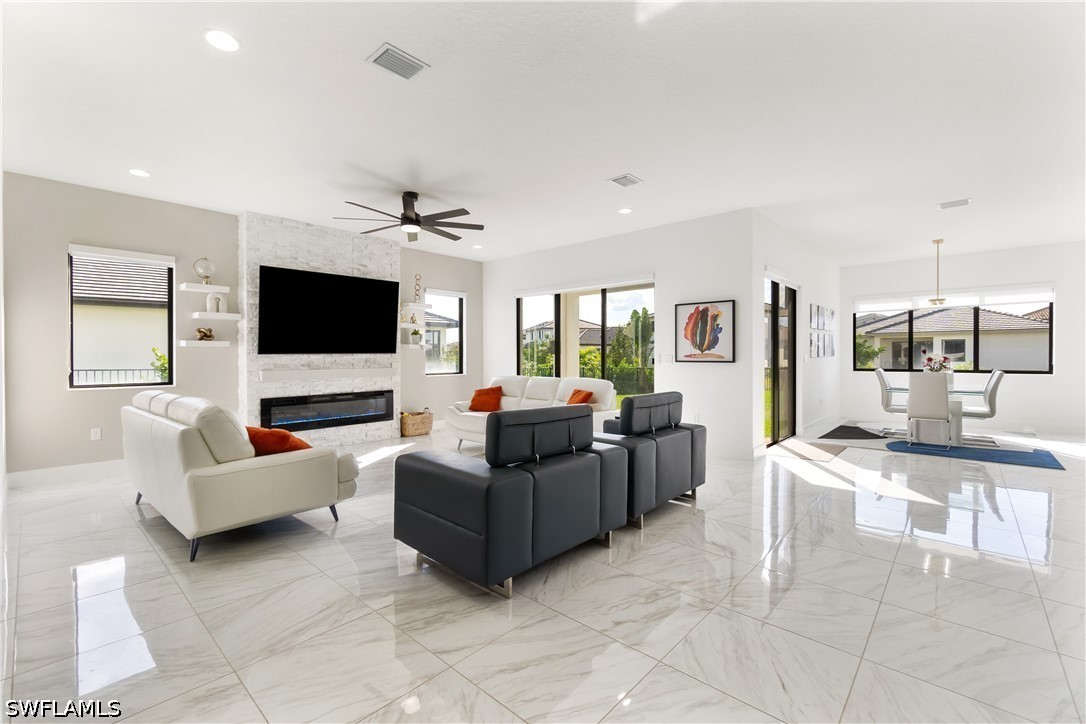 4 Bed SingleFamilyResidence for Sale in Maple Ridge, photo 2