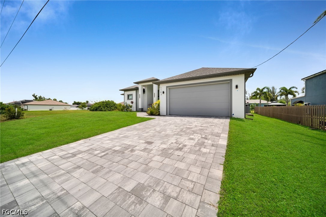 3 Bed SingleFamilyResidence for Sale in Cape Coral, photo 2