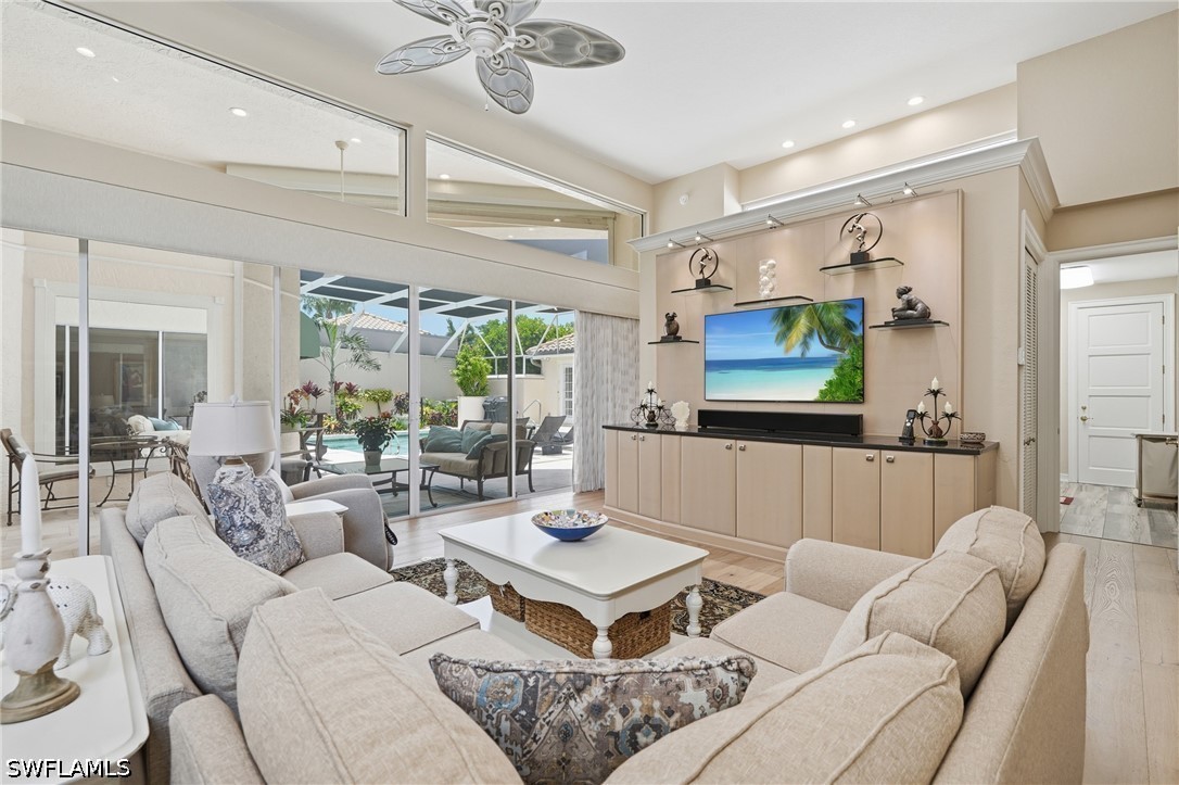 3 Bed Pool Home for Sale in Naples, photo 2