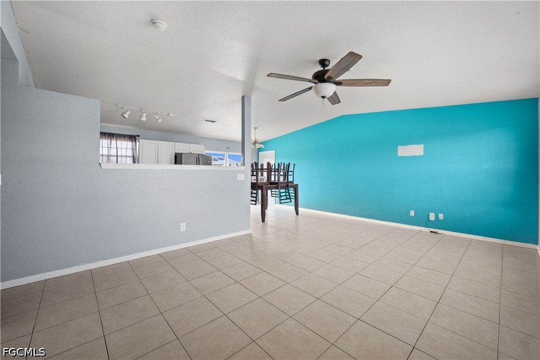 3 Bed SingleFamilyResidence for Sale in Cape Coral, photo 2