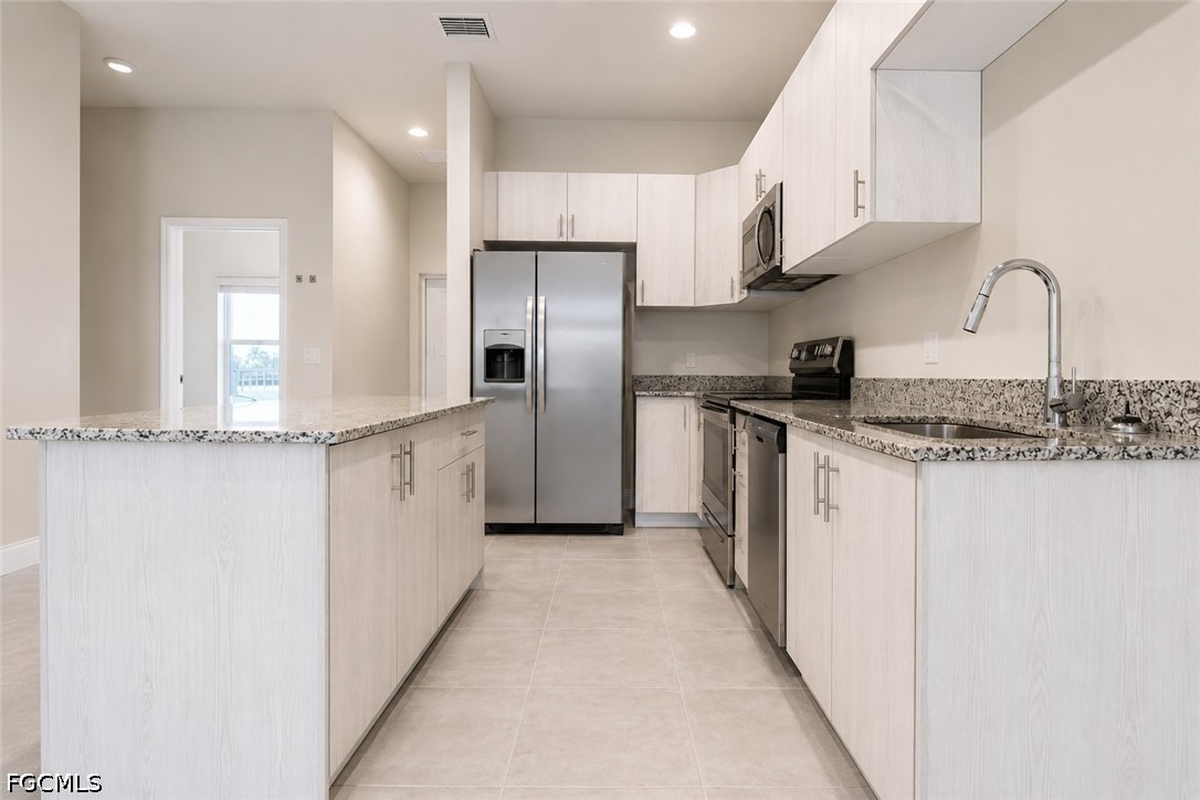2 Bed Condominium for Sale in Cape Coral, photo 2