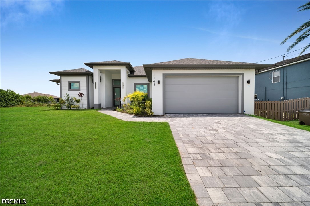 3 Bed SingleFamilyResidence for Sale in Cape Coral, photo 2