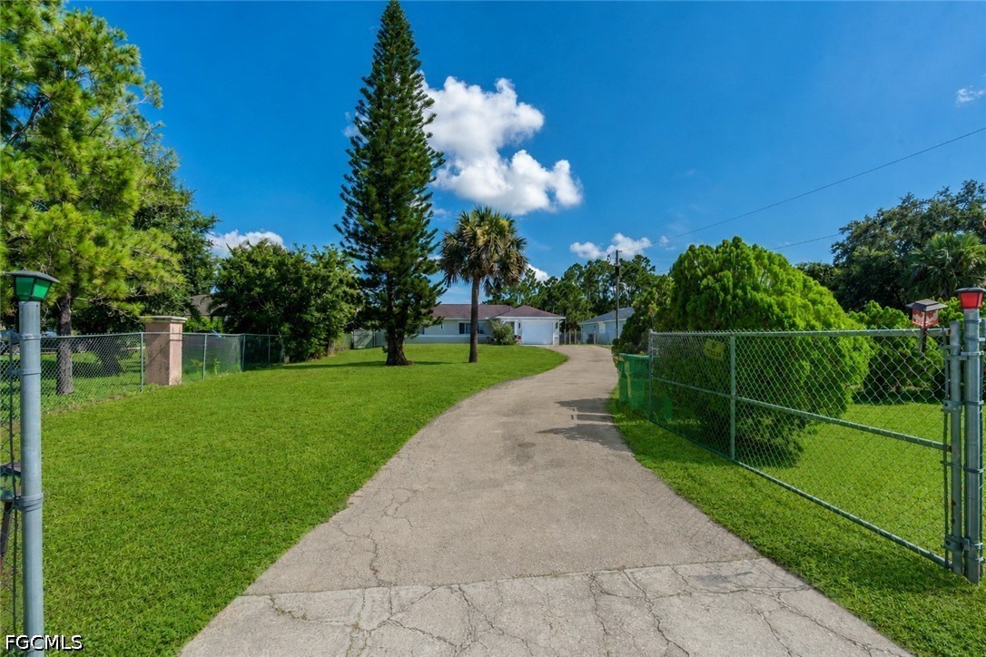 4 Bed SingleFamilyResidence for Sale in Naples, photo 2