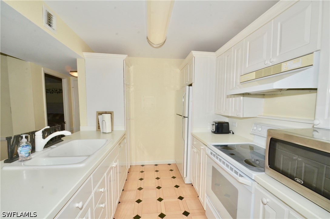 1 Bed Condominium for Sale in Venetian Bayview, photo 2