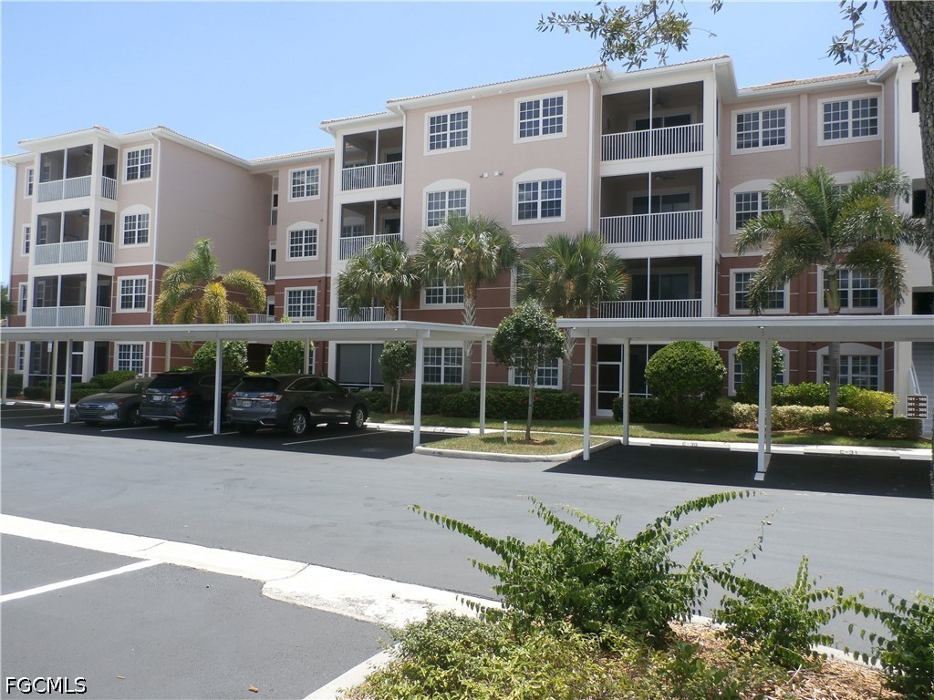3 Bed Condominium for Sale in Royal Pointe, photo 2