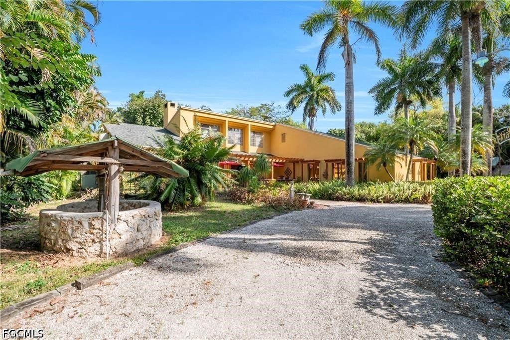 5 Bed SingleFamilyResidence for Sale in North Fort Myers, photo 2