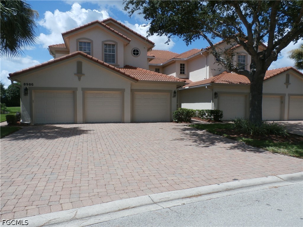 2 Bed Condominium for Sale in Crown Colony, photo 2