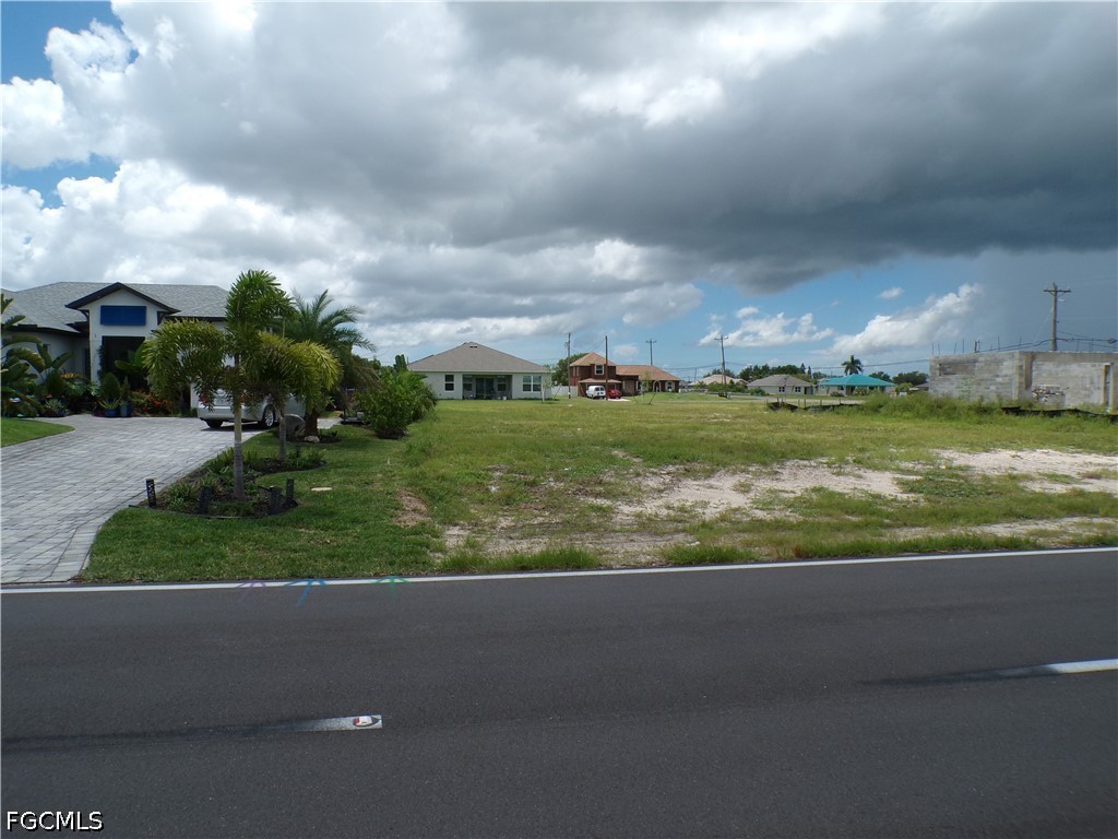 Residential for Sale in Cape Coral, photo 2