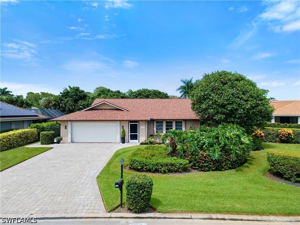 3 Bed SingleFamilyResidence for Sale in Naples, photo 2
