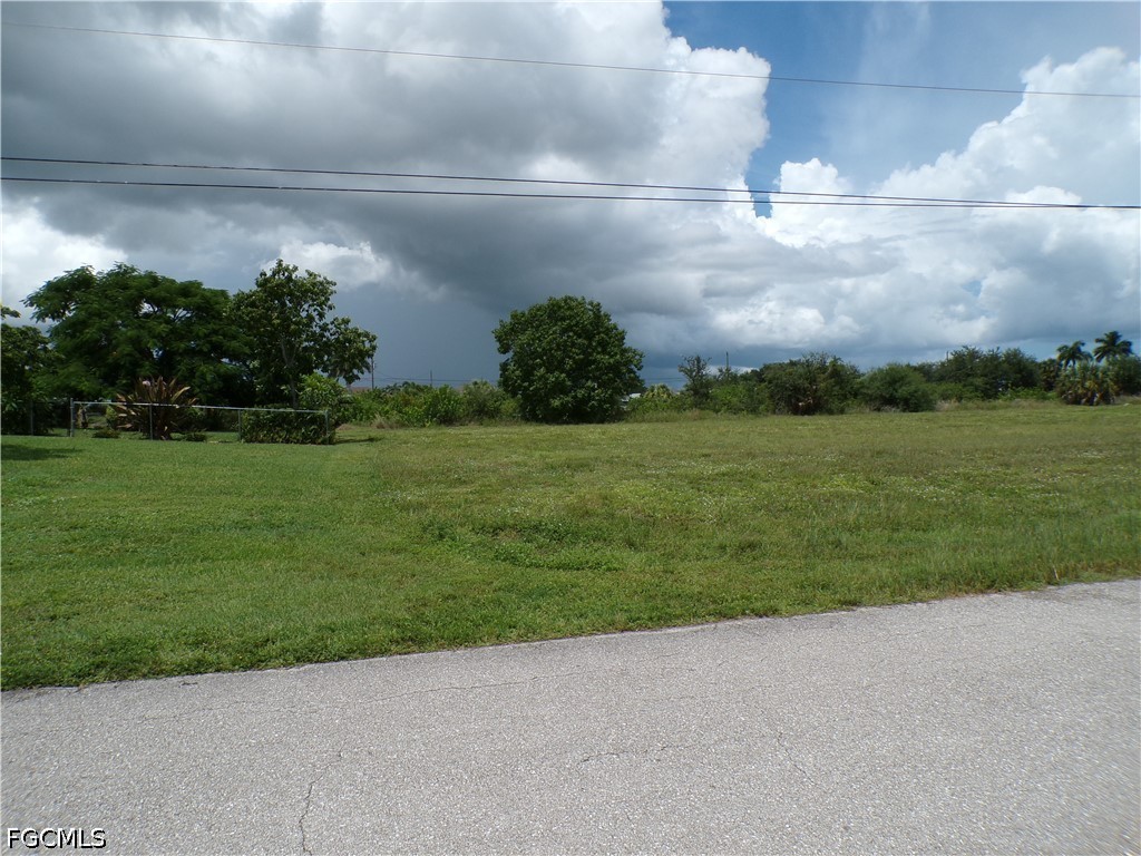 Waterfront Home for Sale in Cape Coral, photo 2