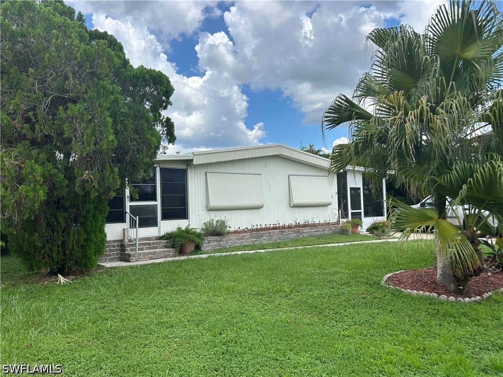 2 Bed ManufacturedHome for Sale in Naples, photo 2