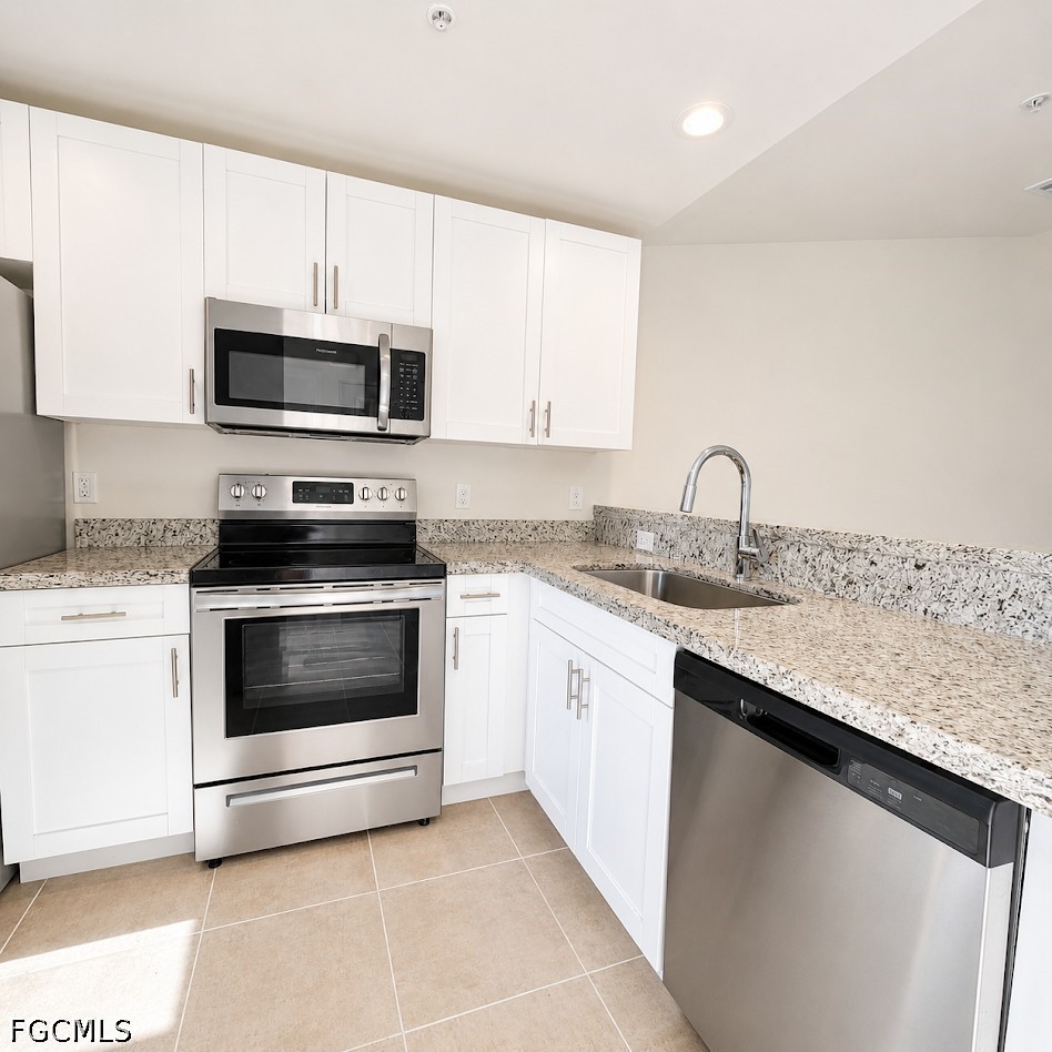 2 Bed Condominium for Sale in Cape Coral, photo 2