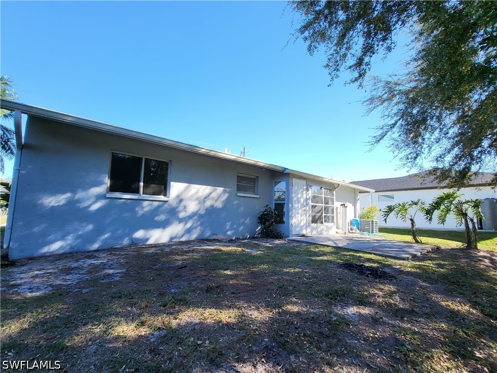 2 Bed SingleFamilyResidence for Sale in Fort Myers, photo 2