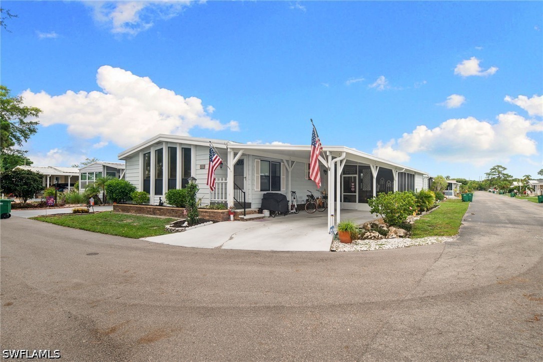 2 Bed ManufacturedHome for Sale in Naples, photo 2