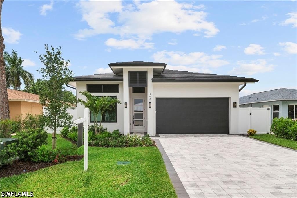 4 Bed Pool Home for Sale in Naples Park, photo 2